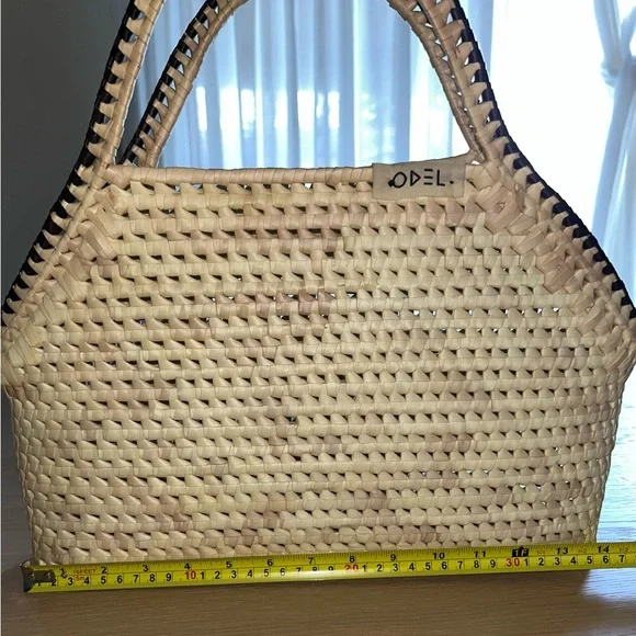 Handwoven Rattan Tote - made in Sri Lanka - Picture 5 of 6